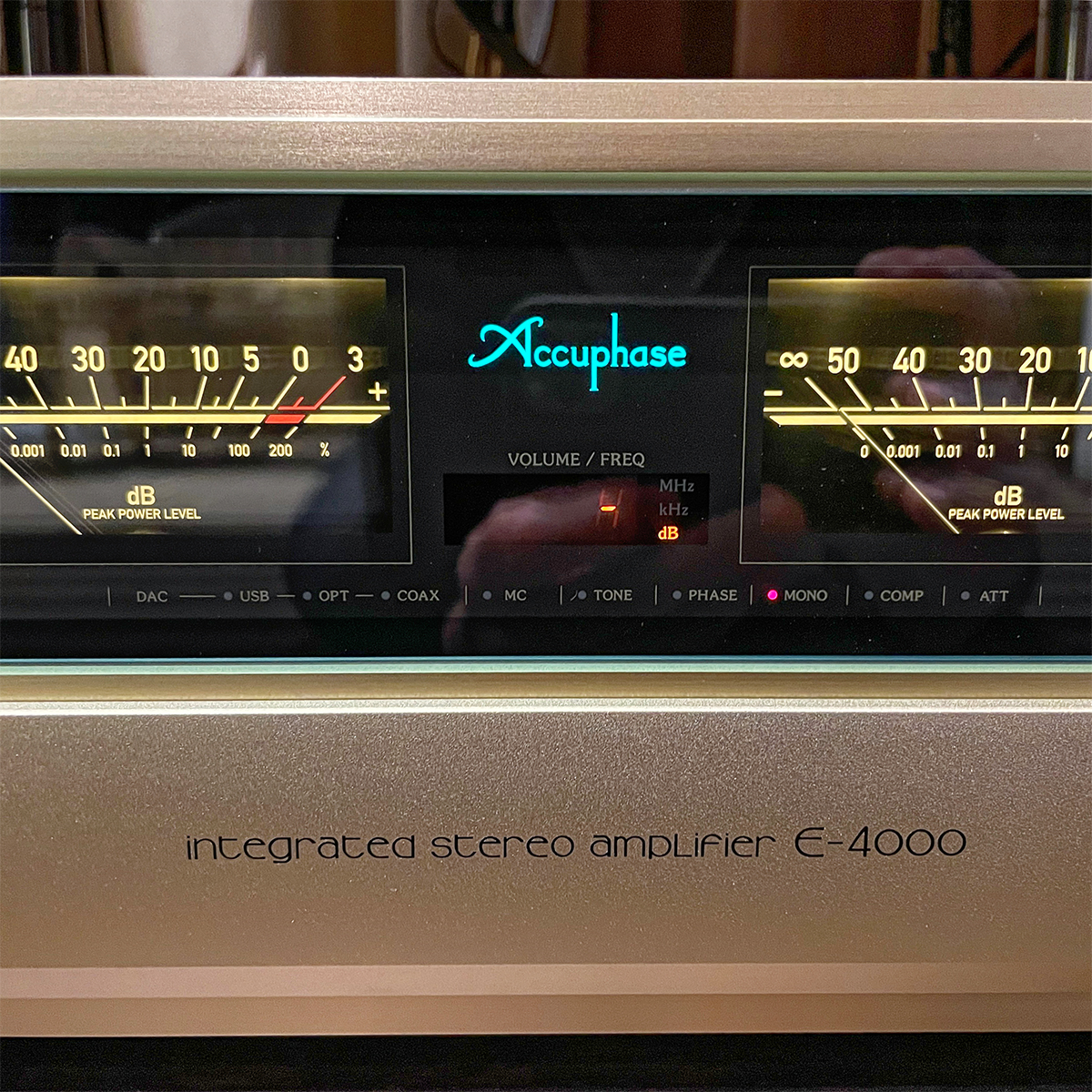 Accuphase E-4000